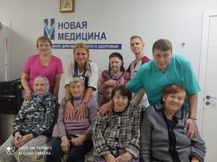 Сотрудники находятся рядом