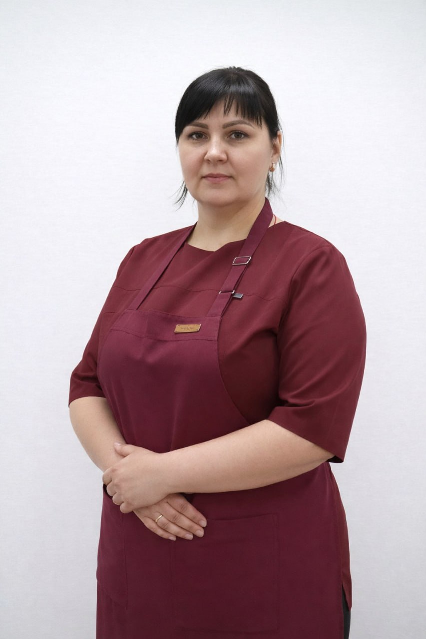 Маликова Оксана — буфетчица